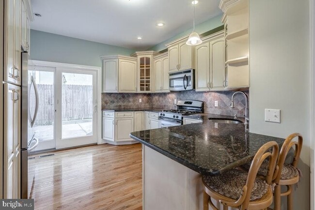 Photo - 2243 Kimball St