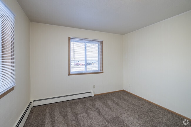 2BR, 1BA - 985SF - Primary Bedroom