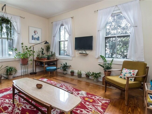Photo - 291 Williams St