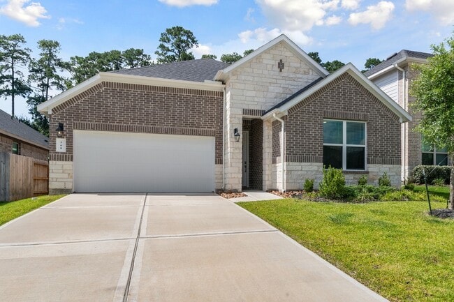 Photo - 560 Newcomb Holw Dr