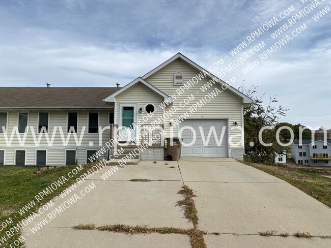 FINISHED BASEMENT!! 3 Bedroom, 2 Bath Town... - FINISHED BASEMENT!! 3 Bedroom, 2 Bath Town... House