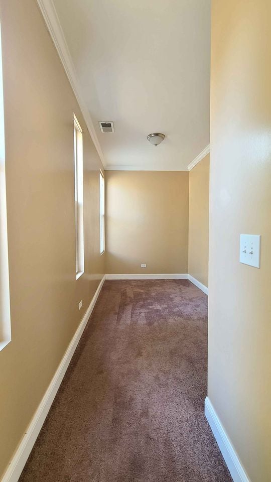 Building Photo - 2024 N Wolcott Ave Unit 1R Rental