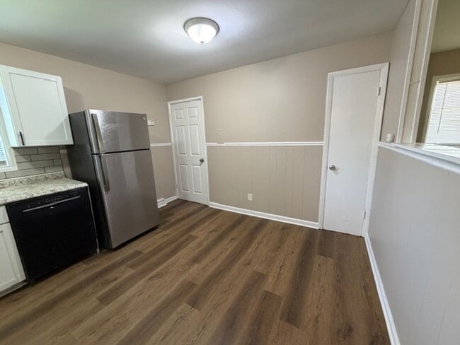 Photo - 1141 Scott Ave