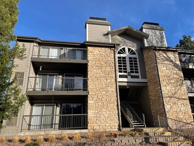 Building Photo - 2575 S Syracuse Way Unit Roommate wanted Rental