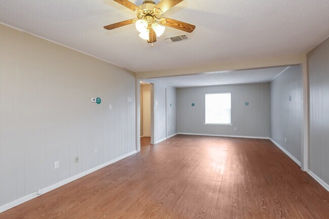 Photo - 1307 Columbine Ct