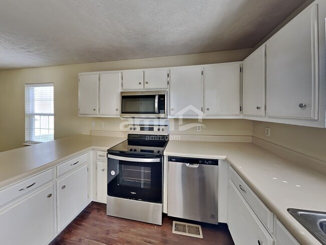 Photo - 2825 Islington Dr