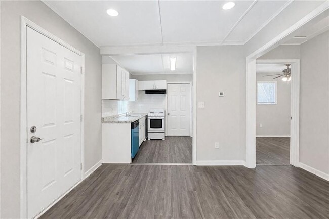 Photo - 2146 Brookview Dr NE