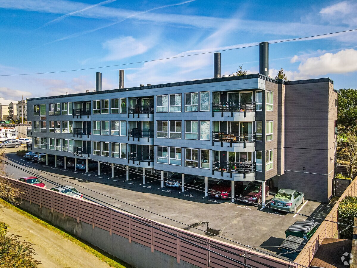 Photo - Holden Manor