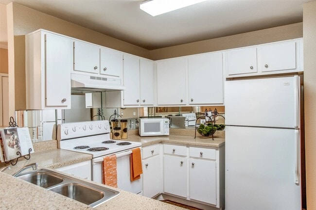 Building Photo - 10221 Centrepark Dr Unit 1-B1626 Rental