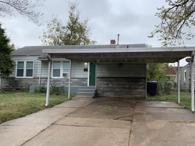 Building Photo - 804 NE 30th St