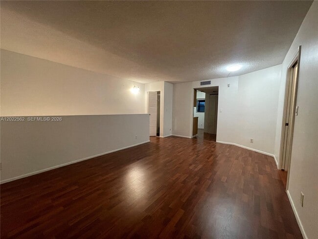 Photo - 303 Gardens Dr Unidad 206