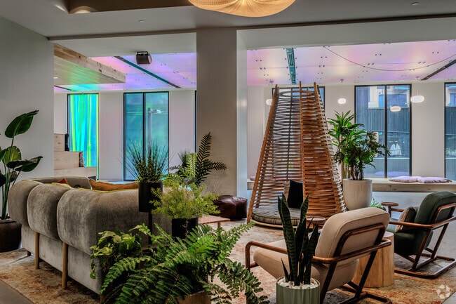 Espacio comunitario en el segundo piso - The Tower at Horizon West