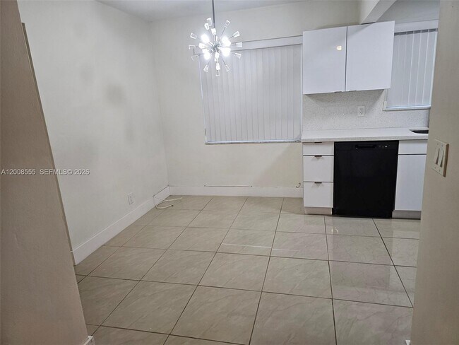Photo - 900 Tallwood Ave Unit 207