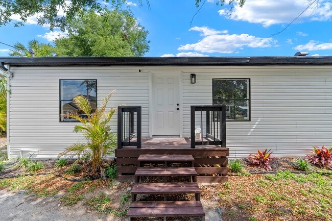 Building Photo - 6402 N Highland Ave