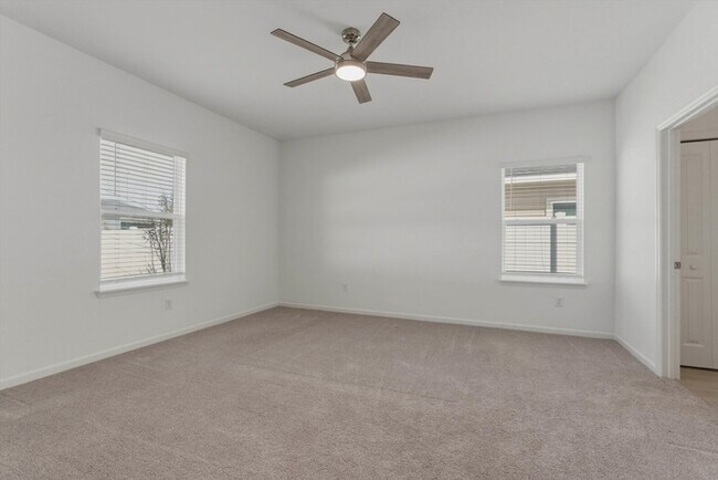 Photo - 1479 Lachlan Cir