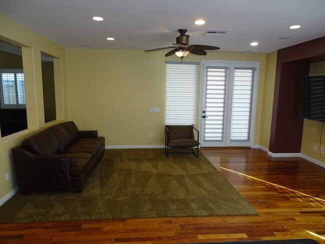 Photo - West Summerlin 5 Bedroom, Bed & Full Bath 1st Floor, Beauty