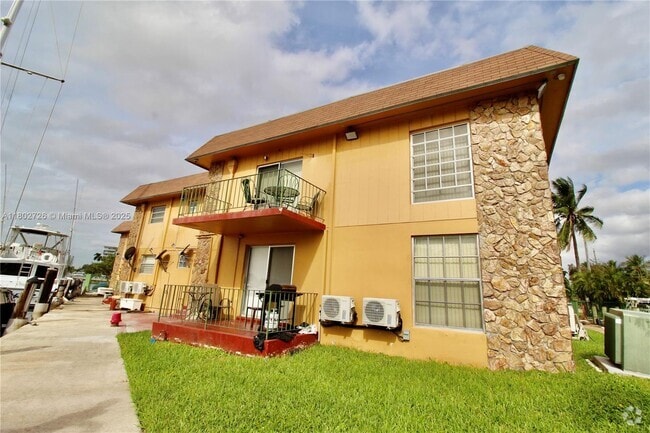 Building Photo - 2290 NW N River Dr Unit 1 Rental