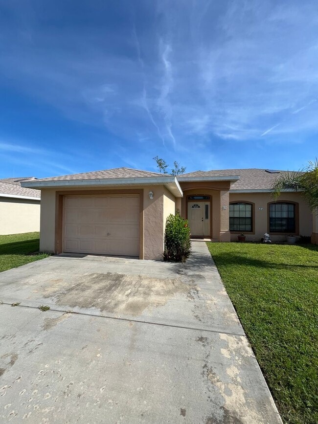 Building Photo - THIS WONT LAST LONG!!!! 3/2 ALL TILE!!! Rental