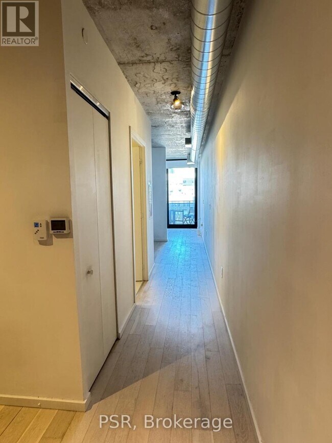 Photo - 21 Lawren Harris Square Unité 510