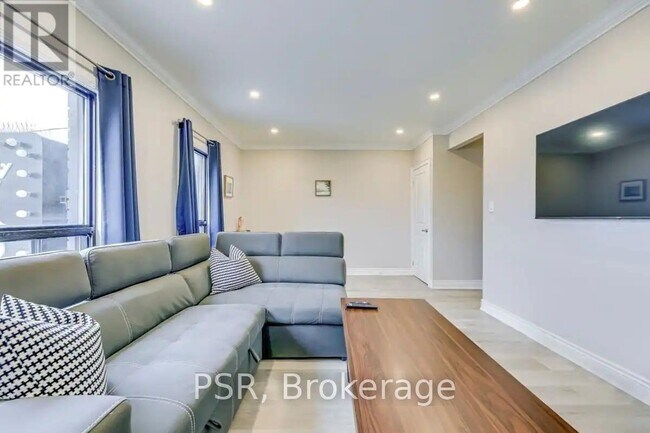 Photo - 1051 Bloor St W