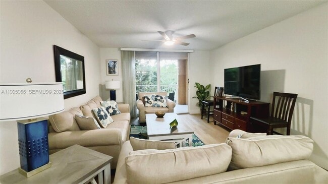 Photo - 19801 E Country Club Dr Unidad 4301