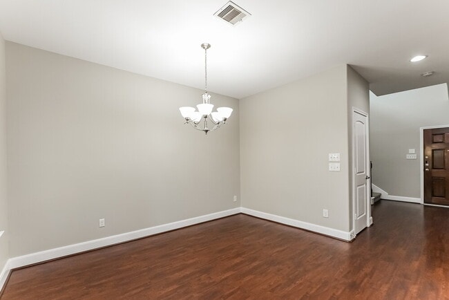 Photo - 2403 Lacyberry St