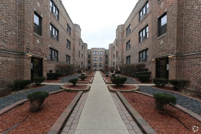 Building Photo - 3720 N Pine Grove Ave Rental