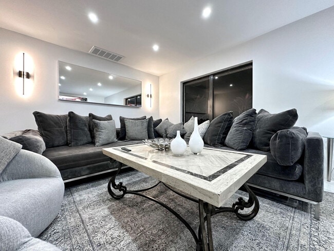 Photo - 5700 Saddlebrook Way Unidad ID1291336P