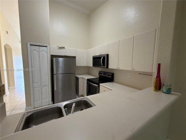 Photo - 2728 SE 17th Ave Unit 202