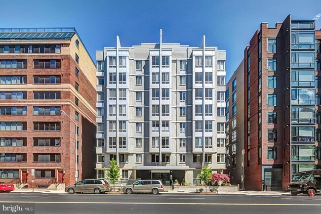 Building Photo - Available Now! Logan Circle! High End, 2 B... Unit 104 Rental