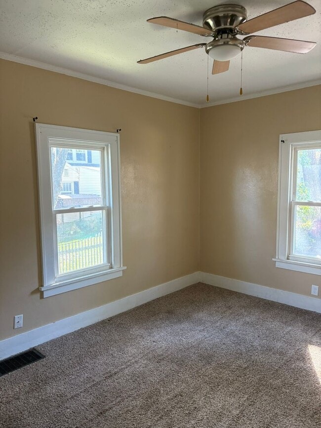 Building Photo - 2 BR house w garage, CA, fireplace