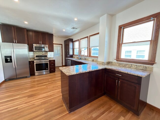 Building Photo - 36 Chipman St Unit 2