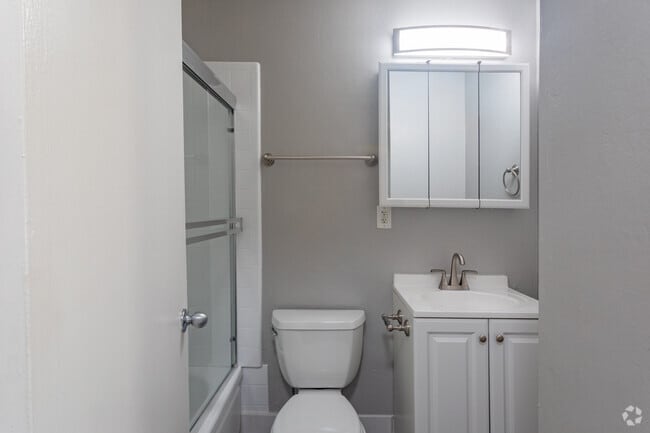 Studio - 350SF - Bathroom