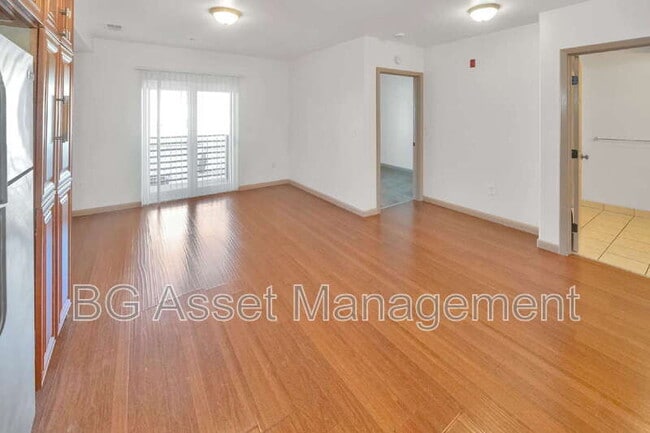 Photo - 1459 MacArthur Blvd Unit 27