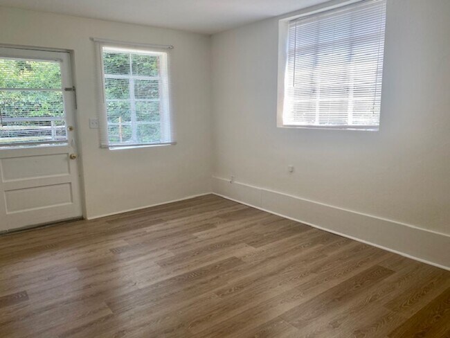 Photo - Charming Renovated 1BR – Water & Parking I...