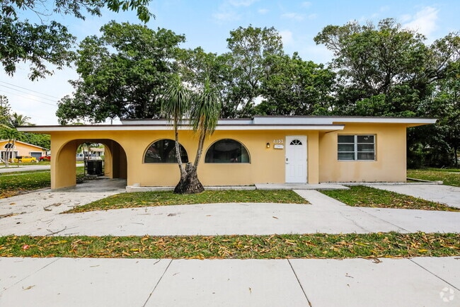 Building Photo - 2351 NW 28th St Rental