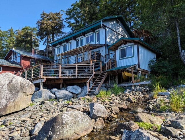 Building Photo - Rare Find 3BD/1.5BA Home w/Stunning Hardwo...