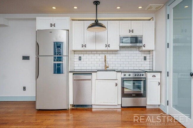 Building Photo - Brooklyn Avenue