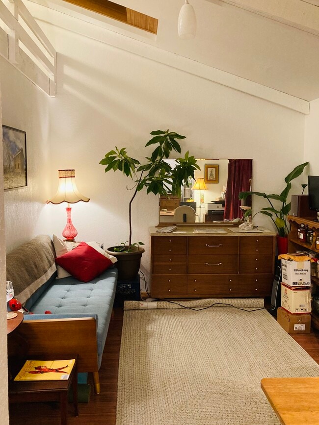 Building Photo - 2122 Dickinson Ave NW Unit C Rental