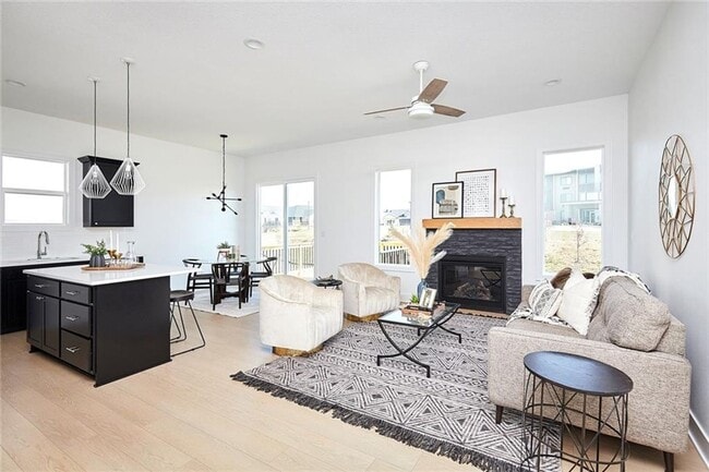 Photo - 454 S 91st St