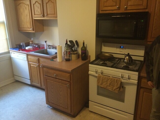 Photo - 3458 Bates St