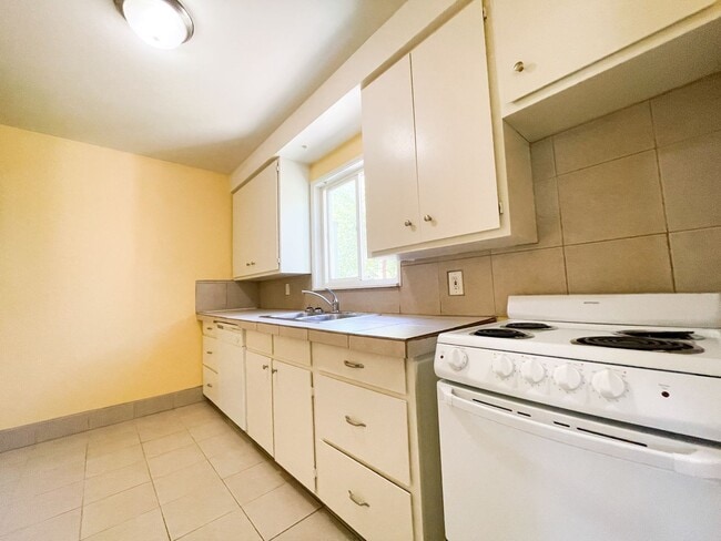 Building Photo - KIL-2121-2125 Unit 2123