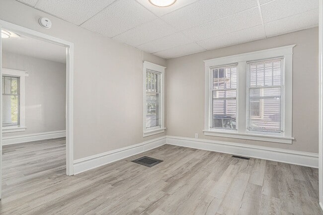 Building Photo - Charming 1-Bed/1-Bath Apartment – Newly Renovated Unit 429 Davis #1