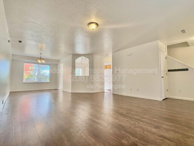 Photo - 1490 W Timor Ave