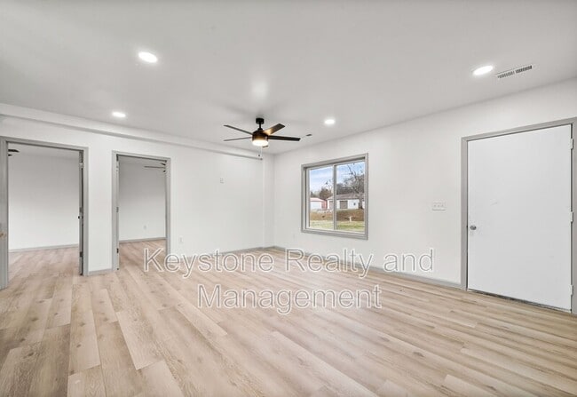 Photo - 225 Military Rd