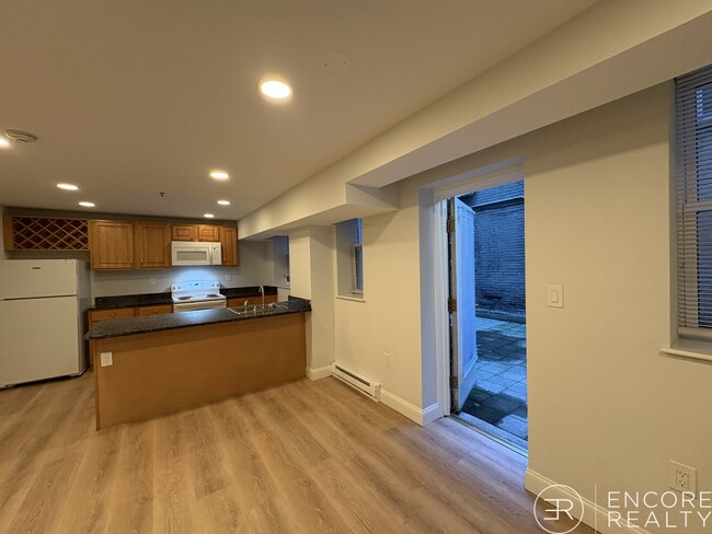 Photo - 51 Queensberry St Unit B