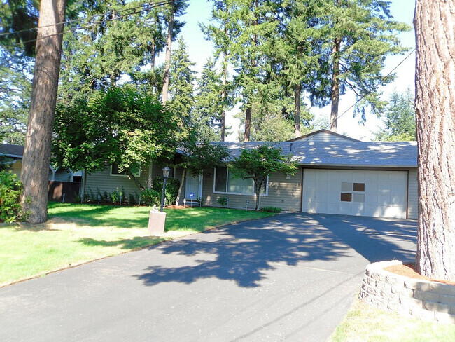 Building Photo - Very Nice 4 Bdrm 2 bath Rambler in Spanaway! Rental