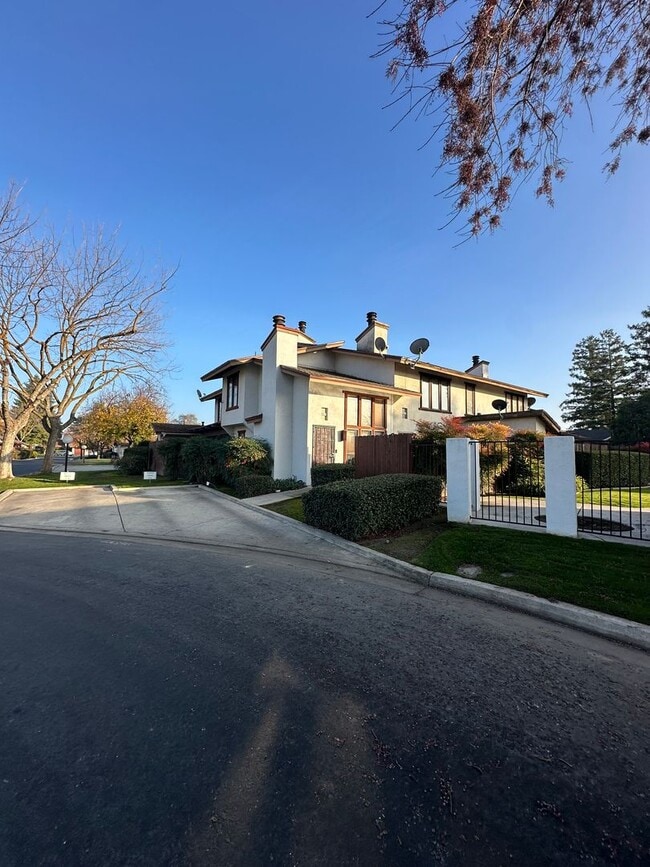 Photo - Adorable 1 bedroom in a gated community!