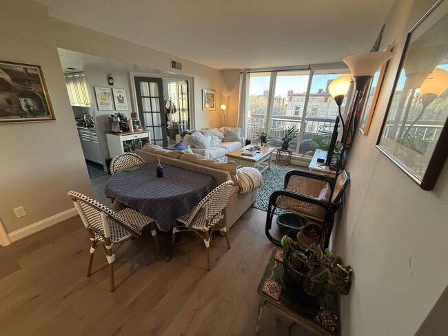 Building Photo - 1700 17th St NW Unit 405