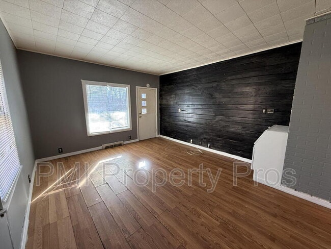 Photo - 1114 W Keefe Ave